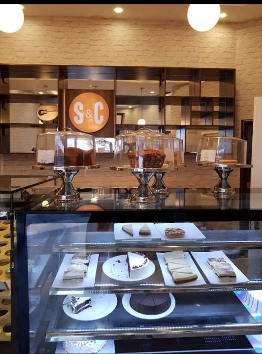 Slice and  cakes, Alimentation in Nyamirambo, Kurukiko, Kigali